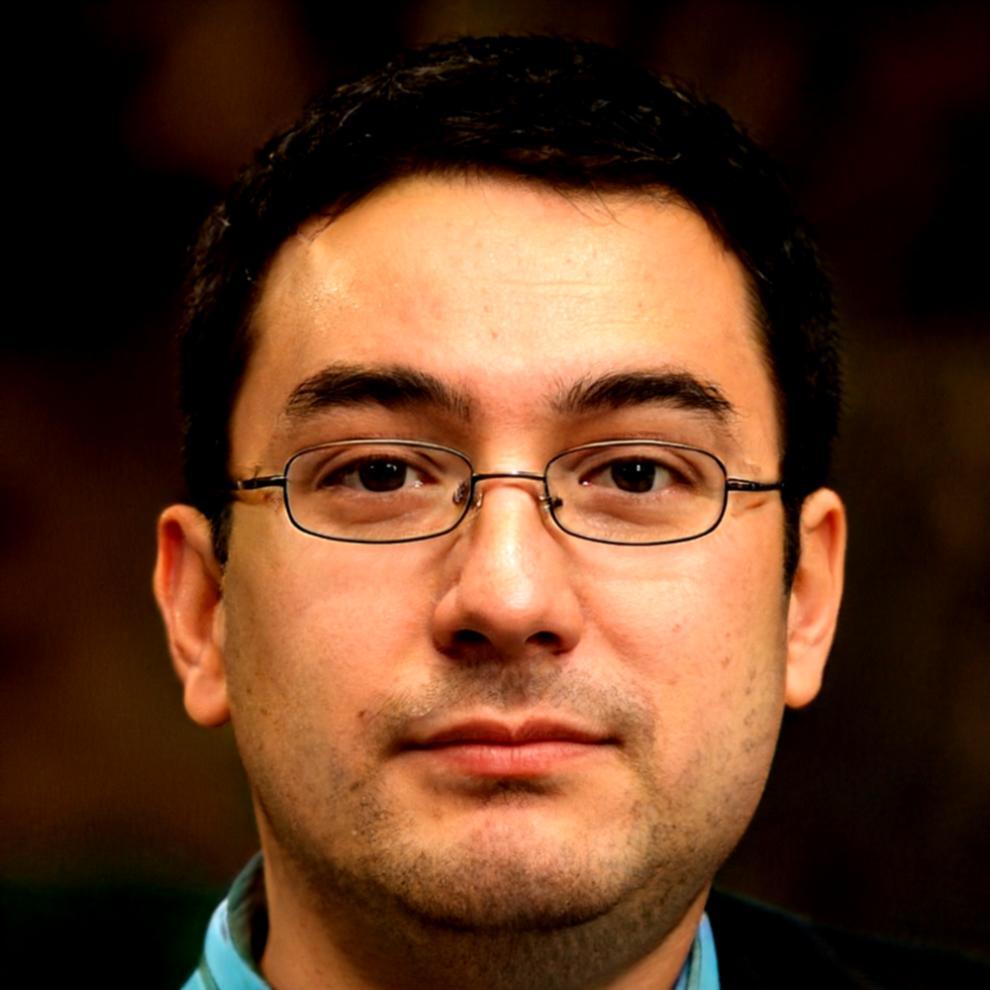 Foto professionale di Luca Bianchi, fumettista e character designer esperto