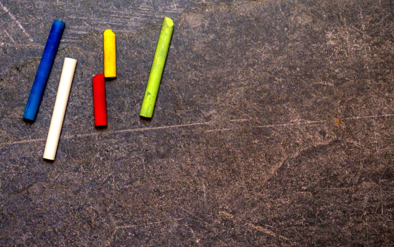 Workshop di digital painting in corso con studenti concentrati sui loro progetti